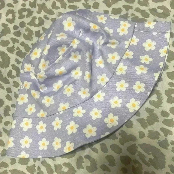 Daisy Bucket Hat + Claw Clip - Picture 2 of 4